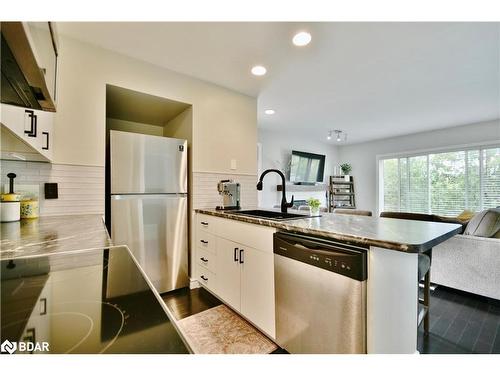 109-23 Dawson Drive, Collingwood, ON - Indoor Photo Showing Kitchen With Stainless Steel Kitchen