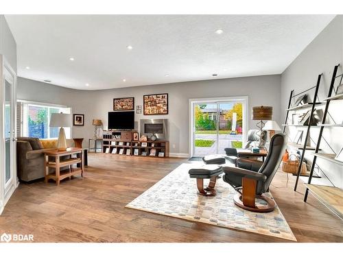 88 Cook Street, Barrie, ON - Indoor Photo Showing Living Room