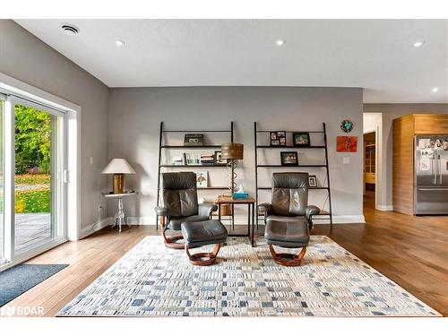 88 Cook Street, Barrie, ON - Indoor Photo Showing Living Room