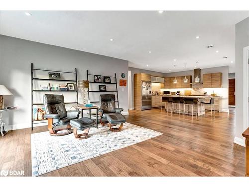 88 Cook Street, Barrie, ON - Indoor Photo Showing Living Room