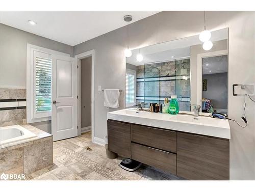 88 Cook Street, Barrie, ON - Indoor Photo Showing Bathroom