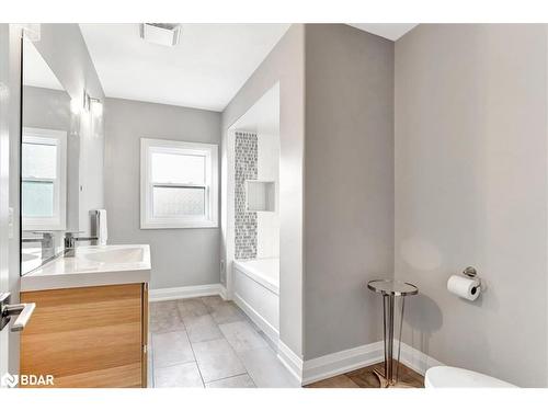 88 Cook Street, Barrie, ON - Indoor Photo Showing Bathroom