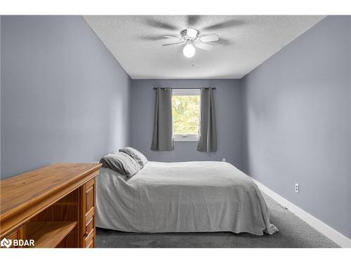 1001 Vance Crescent, Innisfil, ON - Indoor Photo Showing Bedroom