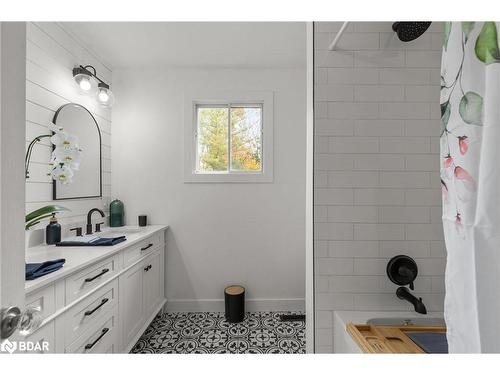 1001 Vance Crescent, Innisfil, ON - Indoor Photo Showing Bathroom