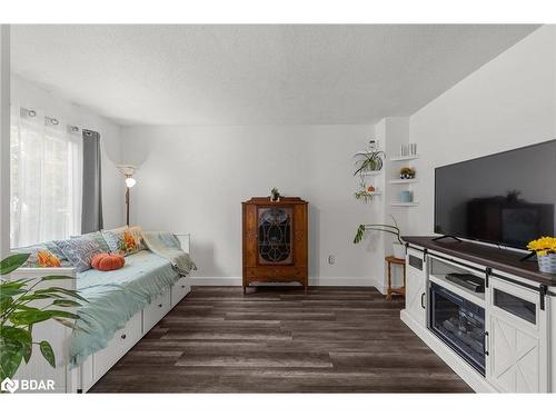 1001 Vance Crescent, Innisfil, ON - Indoor Photo Showing Bedroom