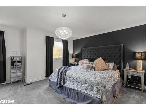 1001 Vance Crescent, Innisfil, ON - Indoor Photo Showing Bedroom