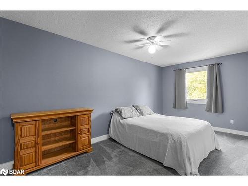 1001 Vance Crescent, Innisfil, ON - Indoor Photo Showing Bedroom