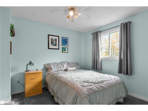 1001 Vance Crescent, Innisfil, ON - Indoor Photo Showing Bedroom