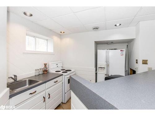 12 Birch Grove Drive, Horseshoe Valley, ON - Indoor Photo Showing Kitchen