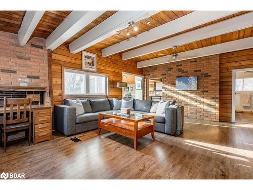 12 Birch Grove Drive, Horseshoe Valley, ON - Indoor Photo Showing Living Room