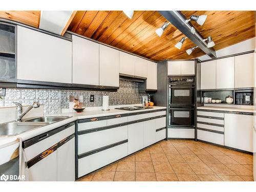 12 Birch Grove Drive, Horseshoe Valley, ON - Indoor Photo Showing Kitchen