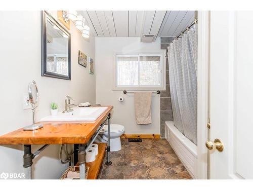 12 Birch Grove Drive, Horseshoe Valley, ON - Indoor Photo Showing Bathroom