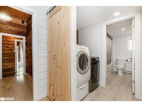 12 Birch Grove Drive, Horseshoe Valley, ON - Indoor Photo Showing Laundry Room