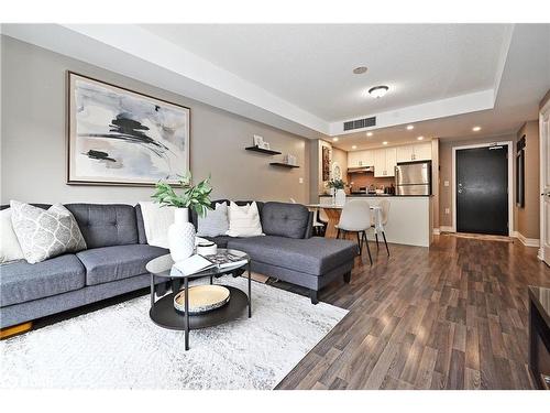 108-149 Church Street, Schomberg, ON - Indoor Photo Showing Living Room