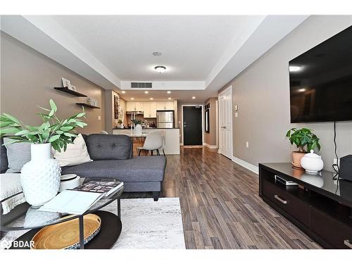 108-149 Church Street, Schomberg, ON - Indoor Photo Showing Living Room