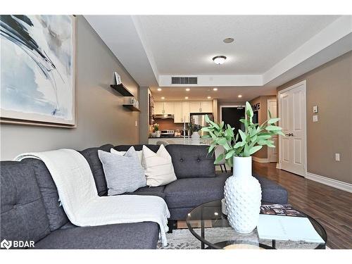 108-149 Church Street, Schomberg, ON - Indoor Photo Showing Living Room