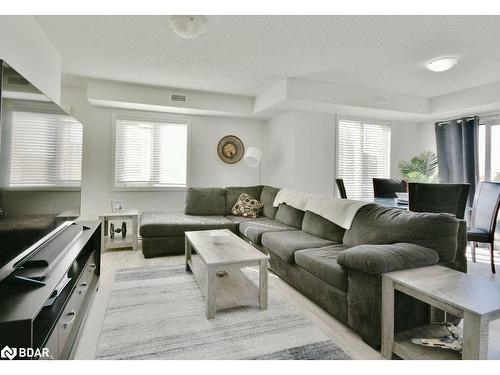 5-25 Madelaine Drive, Barrie, ON - Indoor Photo Showing Living Room