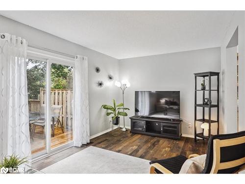 14-240 London Road Road W, Guelph, ON - Indoor Photo Showing Living Room