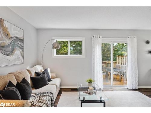 14-240 London Road Road W, Guelph, ON - Indoor Photo Showing Living Room