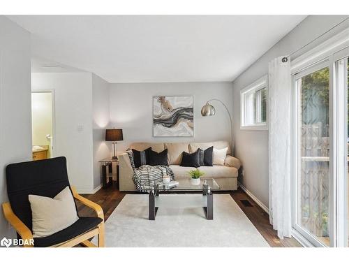 14-240 London Road Road W, Guelph, ON - Indoor Photo Showing Living Room