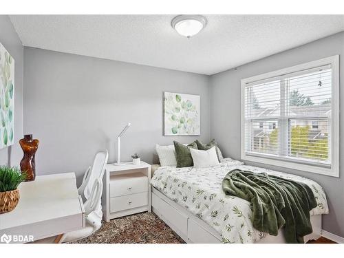 14-240 London Road Road W, Guelph, ON - Indoor Photo Showing Bedroom