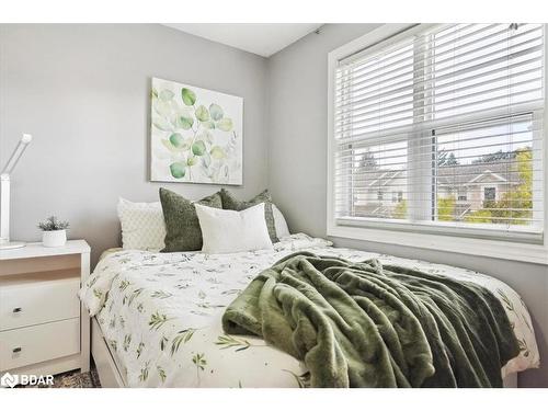 14-240 London Road Road W, Guelph, ON - Indoor Photo Showing Bedroom