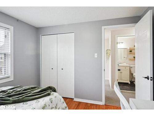 14-240 London Road Road W, Guelph, ON - Indoor Photo Showing Bedroom