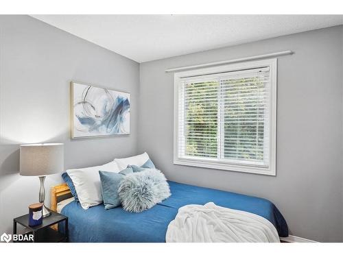 14-240 London Road Road W, Guelph, ON - Indoor Photo Showing Bedroom