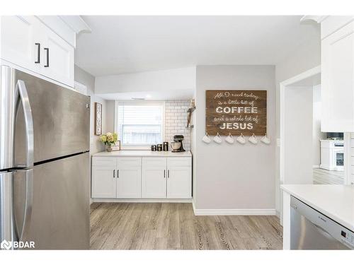 131 Rodney Street, Collingwood, ON - Indoor Photo Showing Kitchen