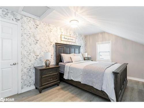 131 Rodney Street, Collingwood, ON - Indoor Photo Showing Bedroom