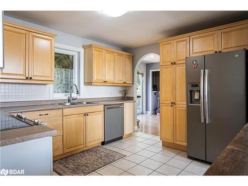 4880 County Road 90 Road, Springwater, ON - Indoor Photo Showing Kitchen With Double Sink