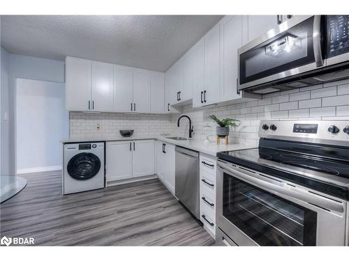 2-83 Westmount Road N, Waterloo, ON - Indoor Photo Showing Kitchen With Stainless Steel Kitchen