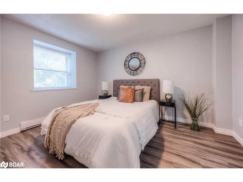 2-83 Westmount Road N, Waterloo, ON - Indoor Photo Showing Bedroom