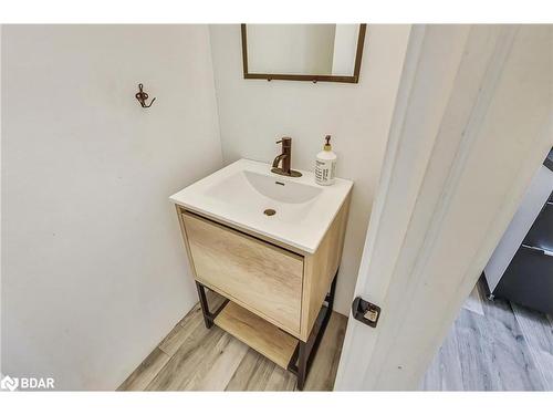 825 Adelaide Street W, Toronto, ON - Indoor Photo Showing Bathroom