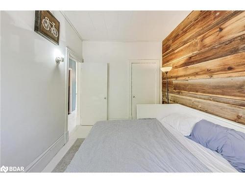 825 Adelaide Street W, Toronto, ON - Indoor Photo Showing Bedroom