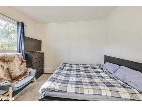 825 Adelaide Street W, Toronto, ON - Indoor Photo Showing Bedroom