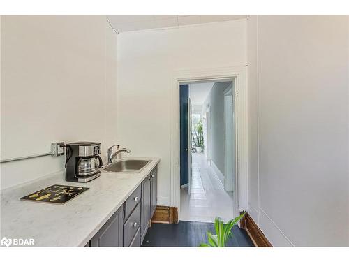 825 Adelaide Street W, Toronto, ON - Indoor Photo Showing Kitchen