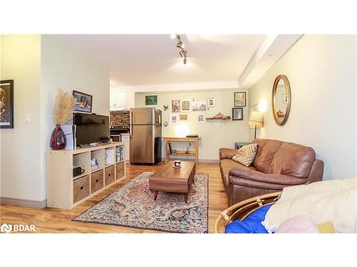 16473 Mount Pleasant Road, Caledon, ON - Indoor Photo Showing Living Room