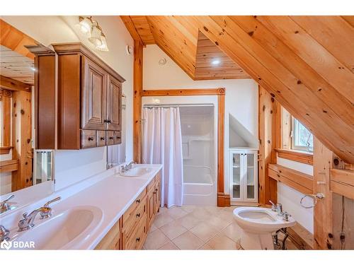 8464 6Th Line, Essa, ON - Indoor Photo Showing Bathroom