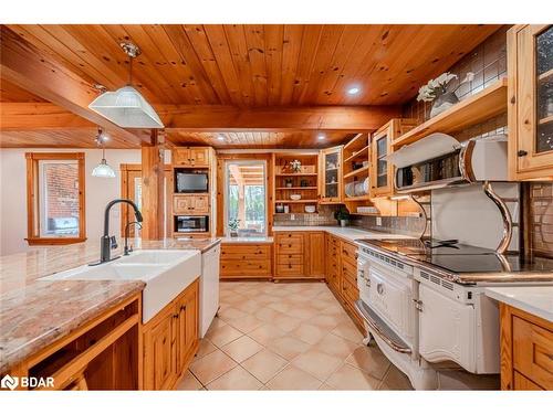 8464 6Th Line, Essa, ON - Indoor Photo Showing Kitchen With Double Sink