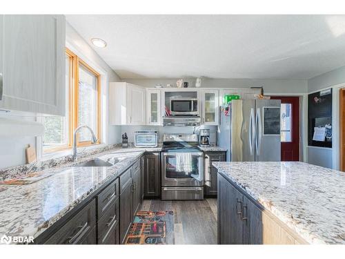 2697 Aspdin Road, Huntsville, ON - Indoor Photo Showing Kitchen With Upgraded Kitchen