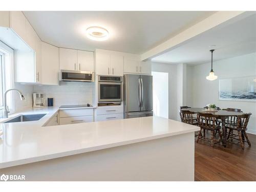 1200 Old Barrie Rd W, Edgar, ON - Indoor Photo Showing Kitchen With Upgraded Kitchen