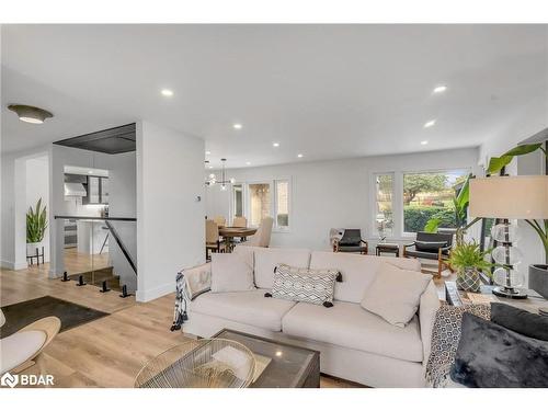 477 Fairview Street, New Hamburg, ON - Indoor Photo Showing Living Room