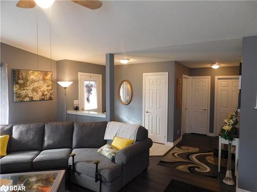 9 Trellis Lane, Innisfil, ON - Indoor Photo Showing Living Room