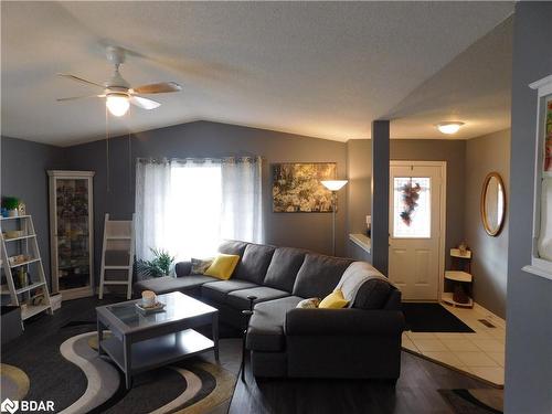 9 Trellis Lane, Innisfil, ON - Indoor Photo Showing Living Room