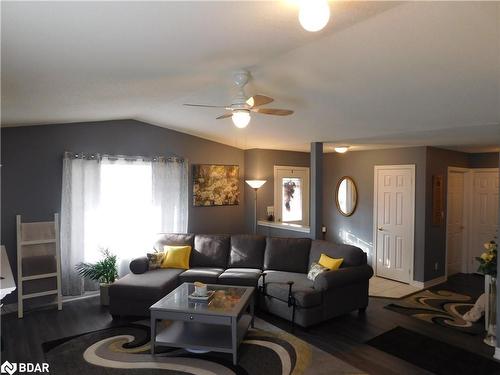 9 Trellis Lane, Innisfil, ON - Indoor Photo Showing Living Room