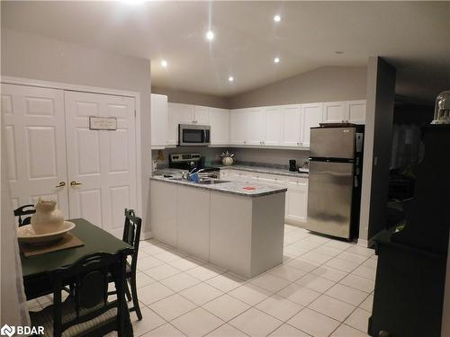 9 Trellis Lane, Innisfil, ON - Indoor Photo Showing Kitchen