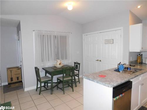 9 Trellis Lane, Innisfil, ON - Indoor Photo Showing Kitchen