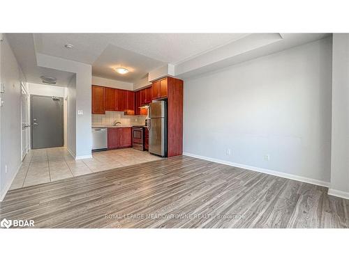 309-5705 Long Valley Road, Mississauga, ON - Indoor Photo Showing Kitchen