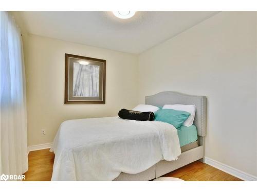 33 Speirs Road, Barrie, ON - Indoor Photo Showing Bedroom